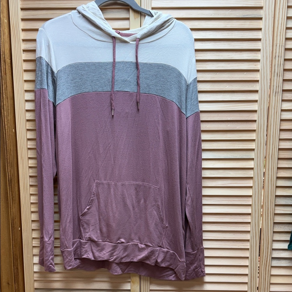 Market & Spruce Cream and Purple Top